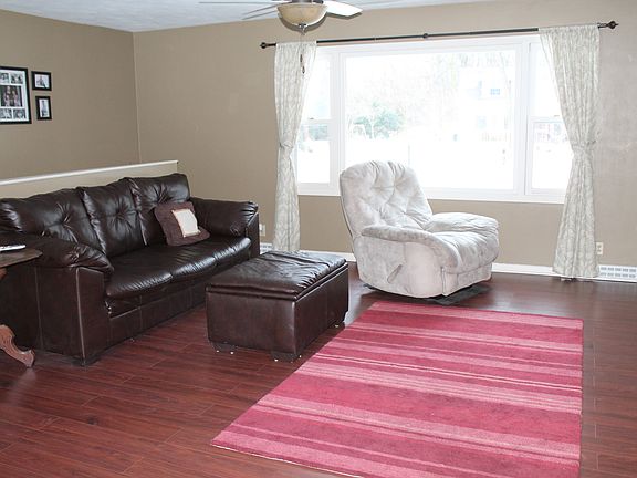 3rd image of 51100 Woodhaven Dr
