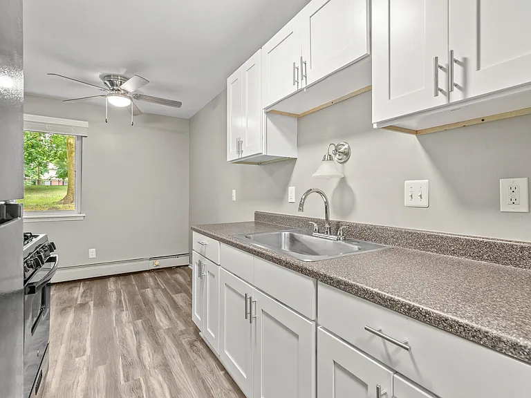 Country Meadows Apartments — Photo 10