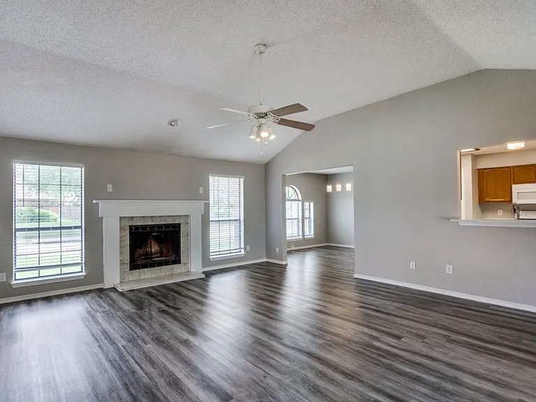824 Simon Dr — Photo 3