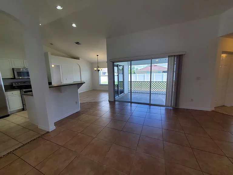 3011 SW 14th Ct — Photo 3