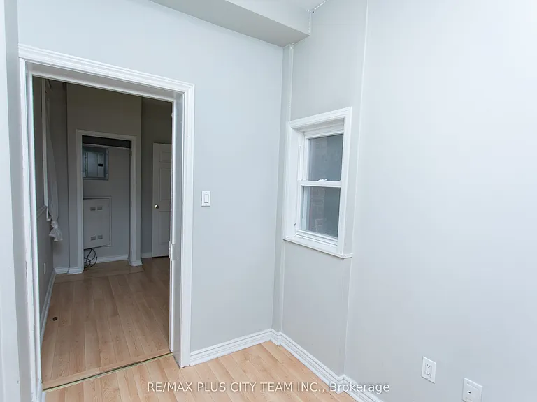 682 Bathurst St #2 — Photo 18