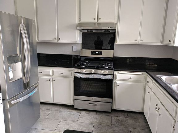 3rd image of 729 E Grand Ave APT C