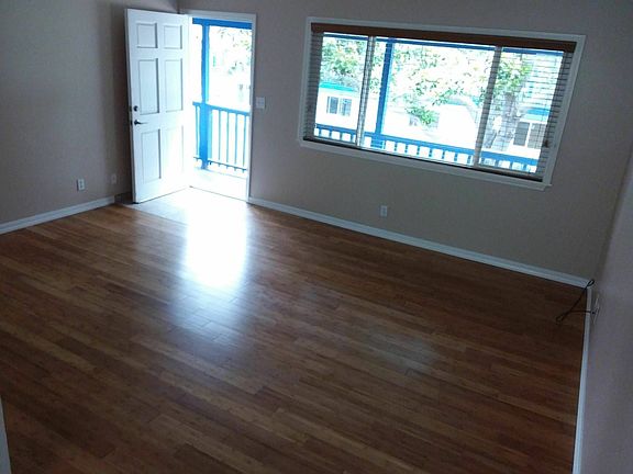 3rd image of 939 Longbranch Ave #2