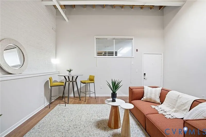 2 bed, 1.0 bath, 1055 sqft, $2,295 — Photo 4