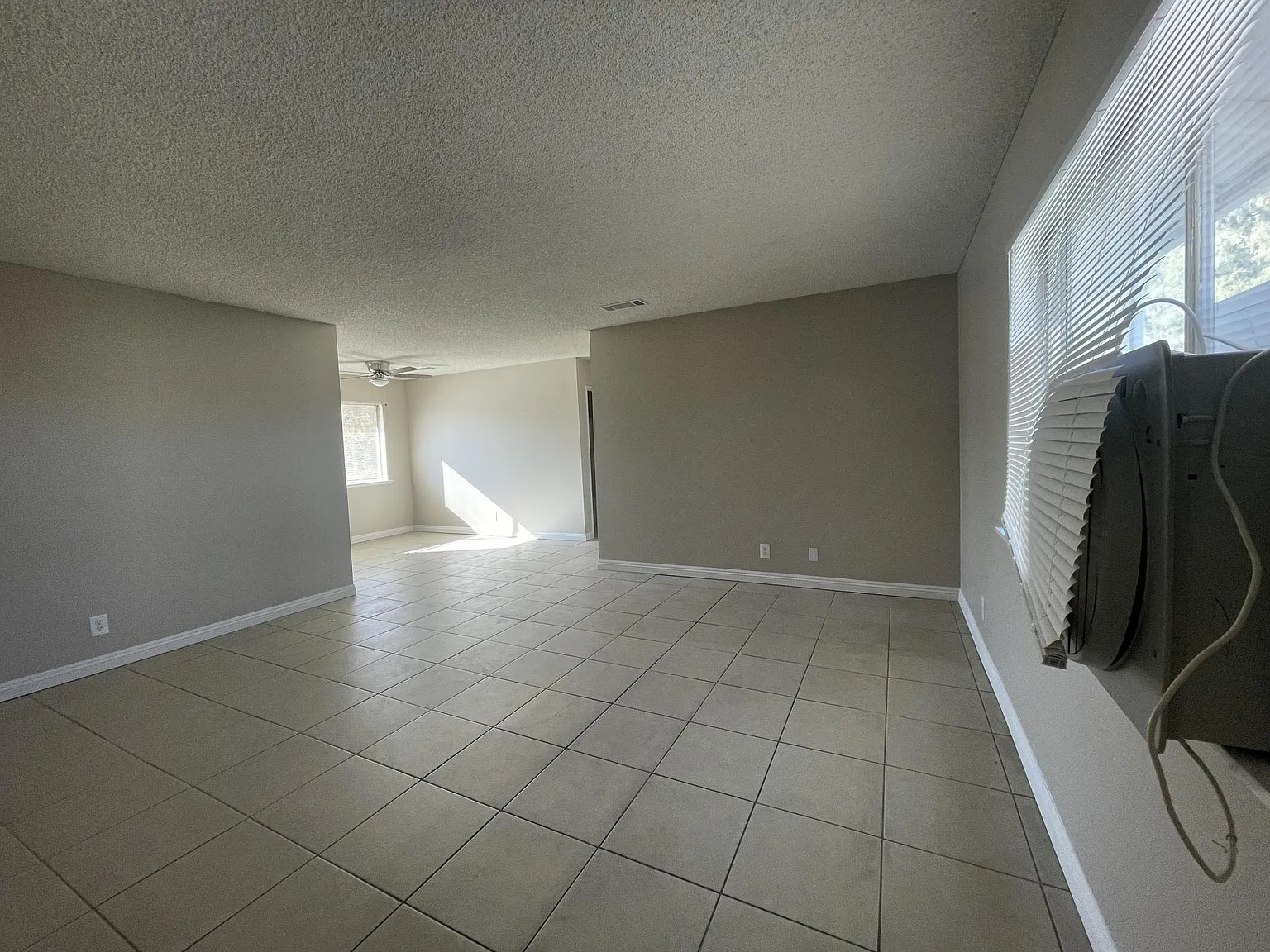 3 bed, 1100 sqft, $2,300 — Photo 4