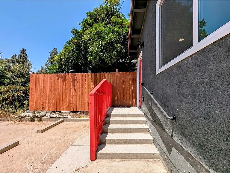1575 1/2 Munson Ave #1/2 — Photo 4