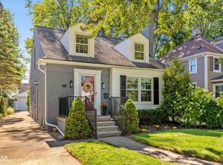 277 Ridgemont Rd, Grosse Pointe Farms, MI 48236