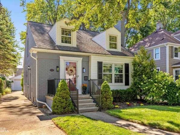 277 Ridgemont Rd, Grosse Pointe Farms, MI 48236