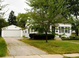 W164N8433 Hiawatha Ave, Menomonee Falls, WI 53051