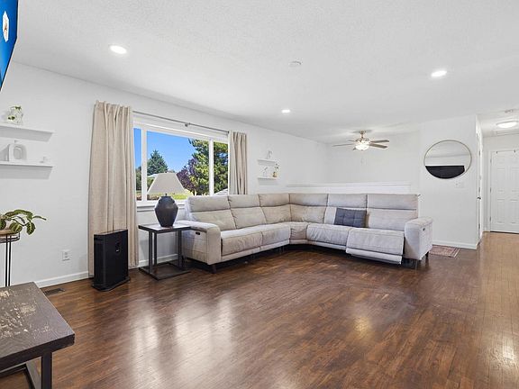 5th image of 2202 Hill Dr