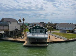 427 Tahiti Rd, Tiki Island, TX 77554