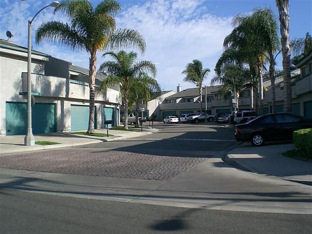 Beautiful tree lined cul-de-sac street