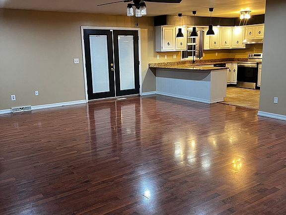 4th image of 48 Woodmere Ln