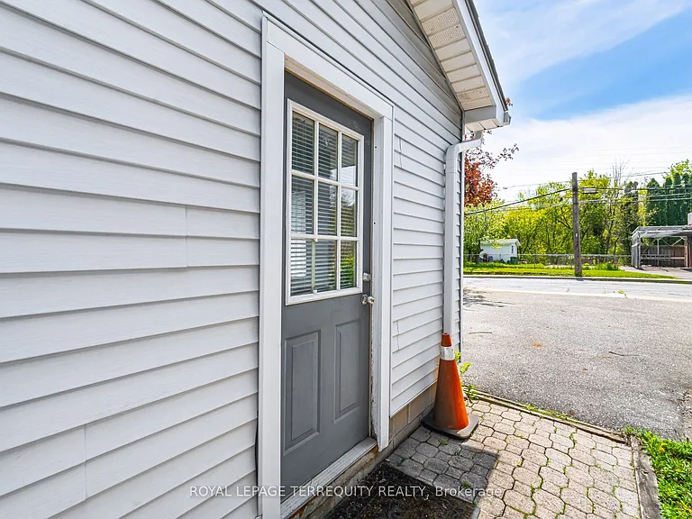 16 Royal Ave — Photo 17