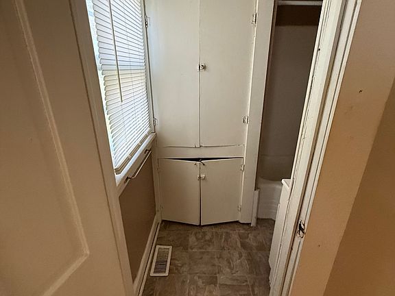 5th image of 310 W Washington St #A