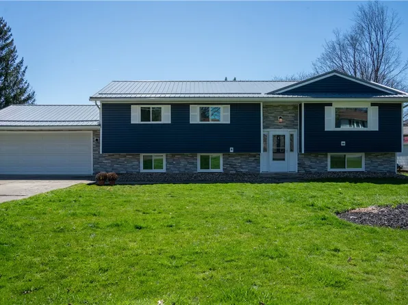 12363 Walnut Dr, Conneaut Lake, PA 16316