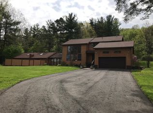 9 Oak Brook Dr, Ithaca, NY 14850