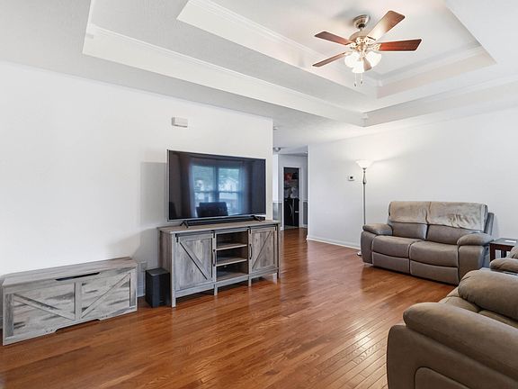 5th image of 133 Fox Tail Ln
