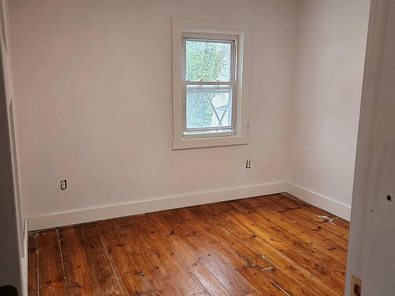 4th image of 323 Williams St Floor 3