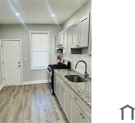4449 N Cleveland St — Photo 3