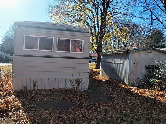 3rd image of 5 Surrey Ln
