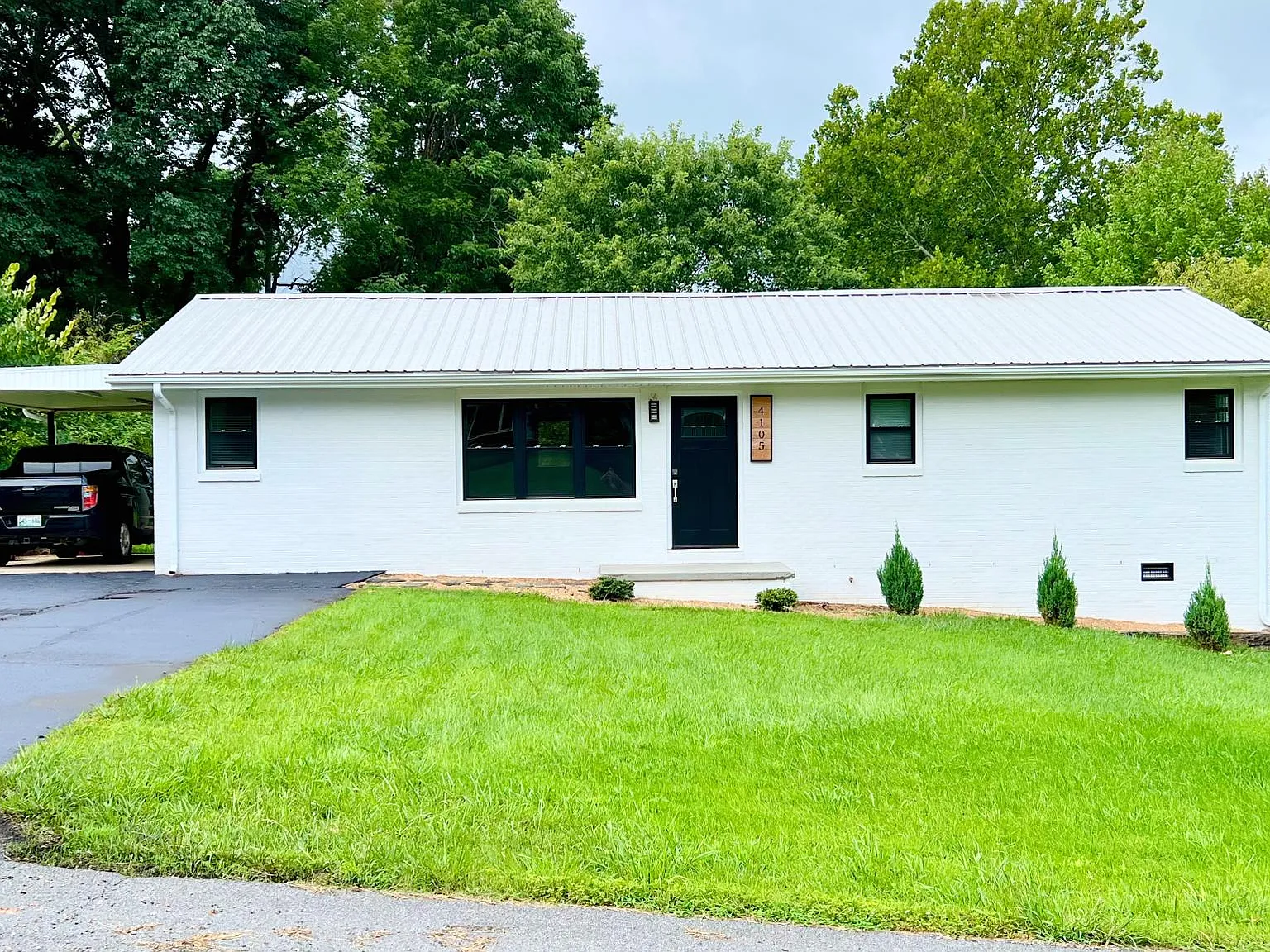 3 bed, 1410 sqft, $1,895 — Photo 1