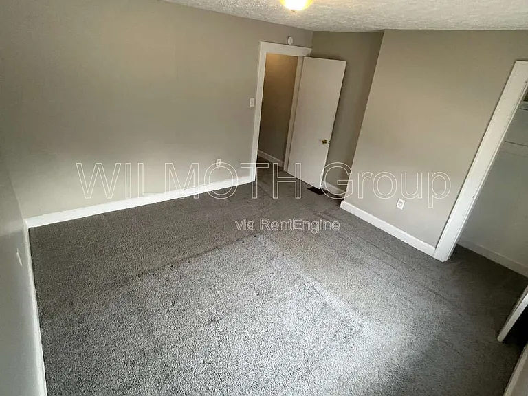 4212 E Washington St — Photo 13