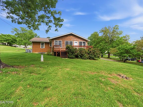 4th image of 824 Woodview Dr