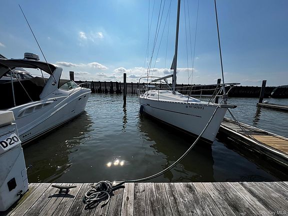 4th image of D-20 Half Moon Bay Marina