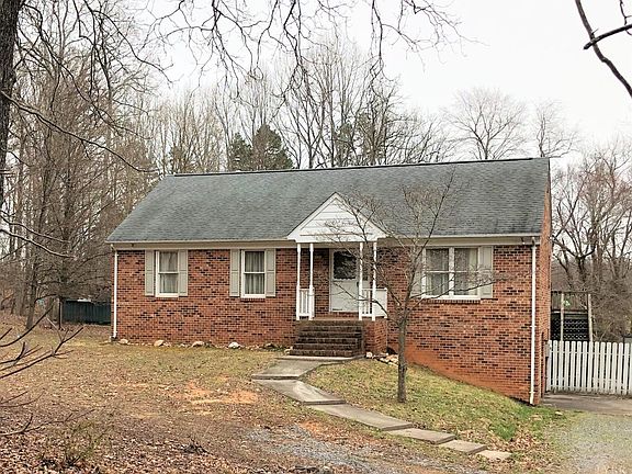 2nd image of 206 Fox Creek Dr