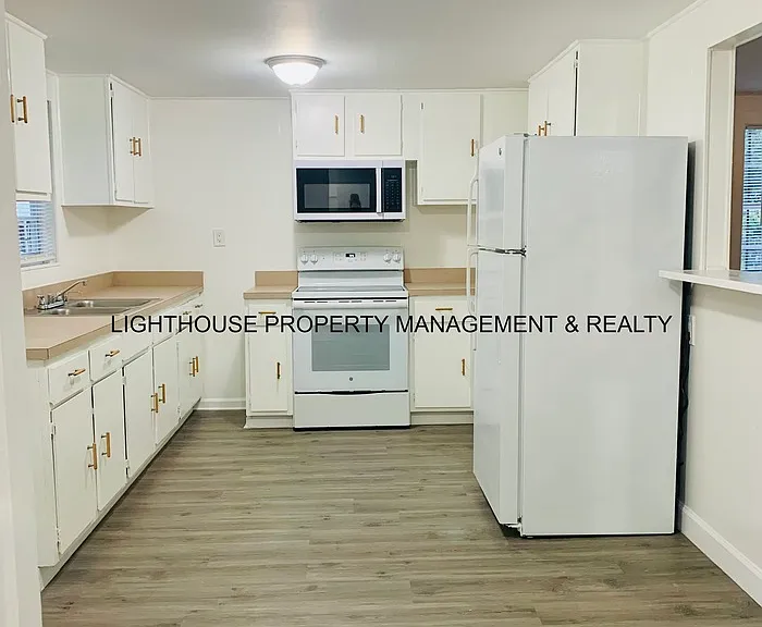 2904 W 8th St — Photo 5