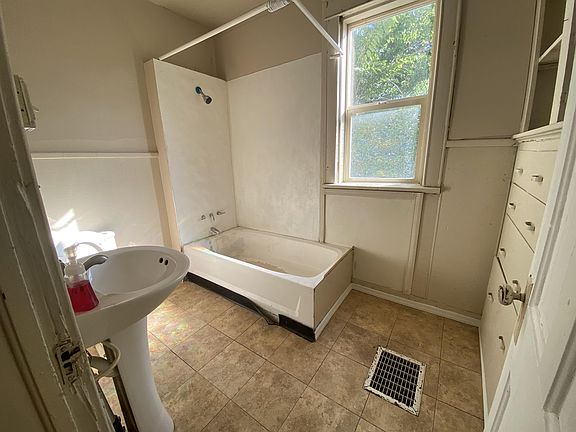 5th image of 429 W Evans Ave #1