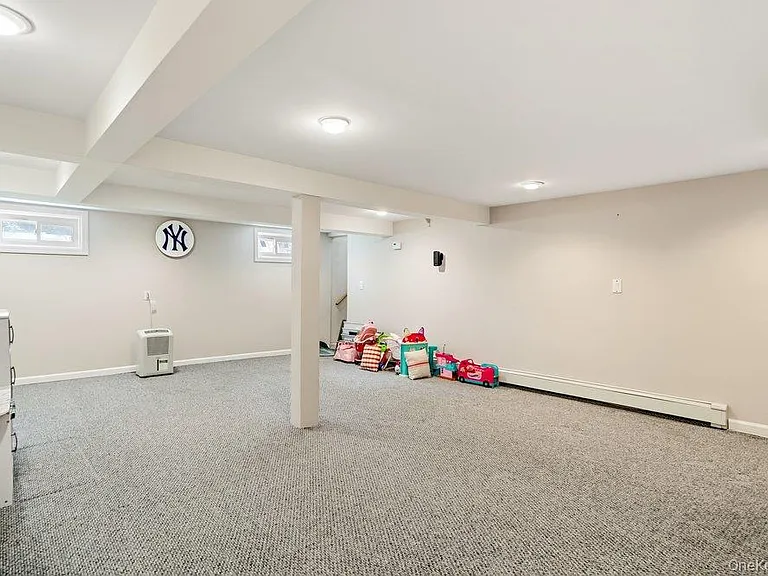 8 Radnor Ct — Photo 24