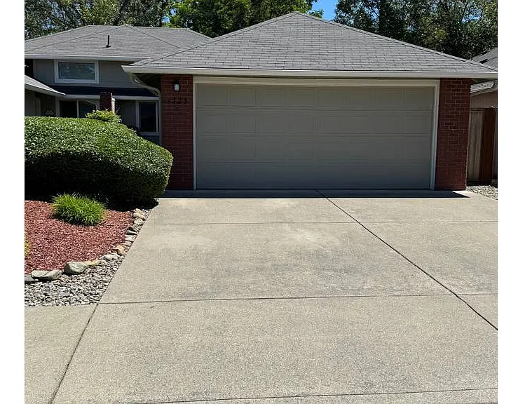 1323 Golden Park Dr #B — Photo 2