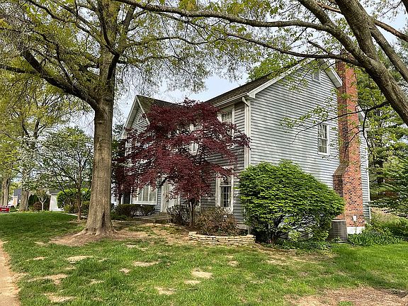 3rd image of 243 W Manor Dr