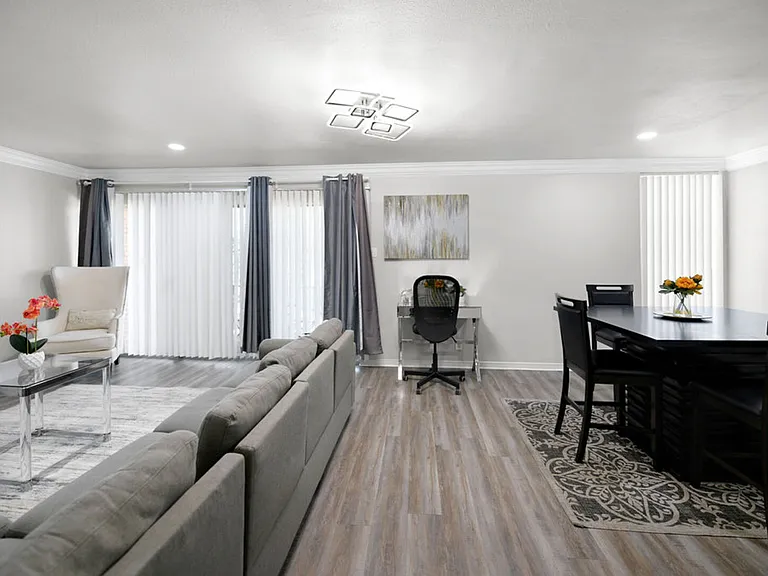 E Avenue J — Photo 3