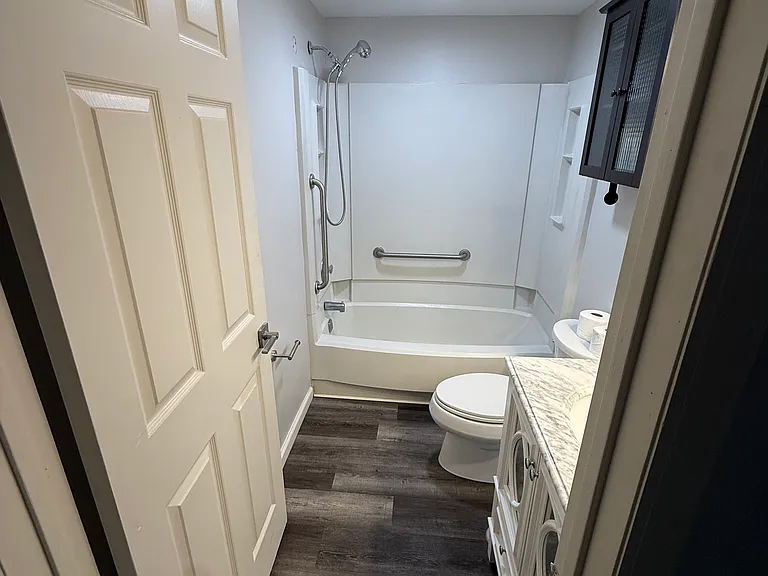 215 Hickory Ct — Photo 14