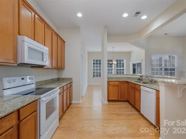 151 Glade Valley Ave, Mooresville, NC 28117