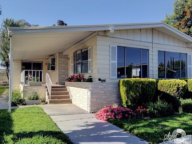 Welcome to 21433 Tumbleweed Way, Saugus