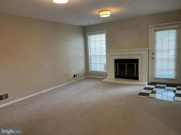 4 Kensington Ct — Photo 12