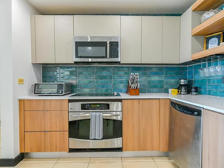 103 Avenue De Diego #1802 — Photo 8