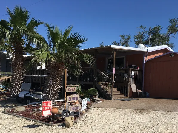 276 S Lake Dr, Rockport, TX 78382