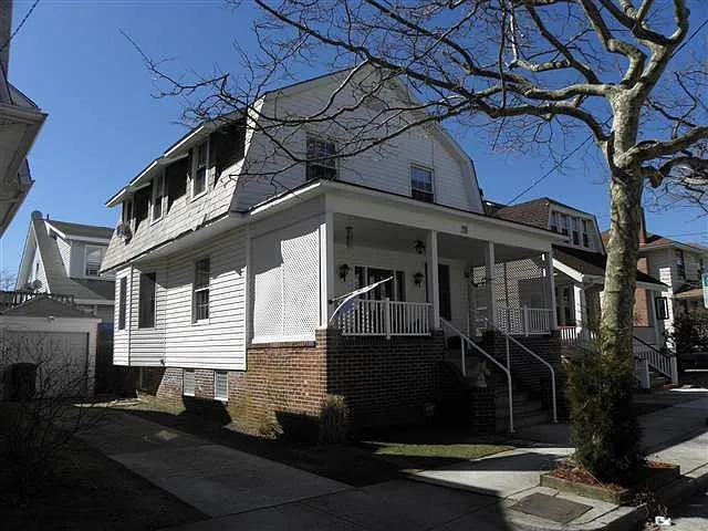 28 N Newton Ave photo 1