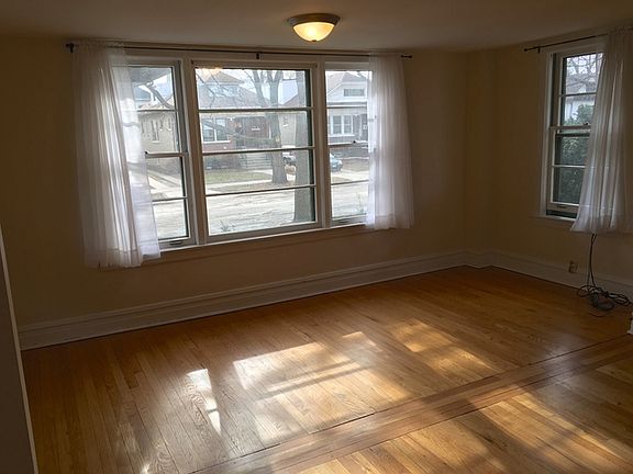 3rd image of 5028 W Windsor Ave