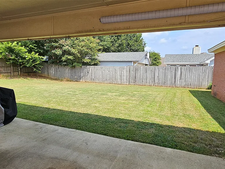 738 Summer Ln — Photo 17