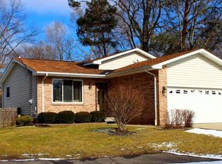 9386 Mandon Rd, White Lake, MI 48386