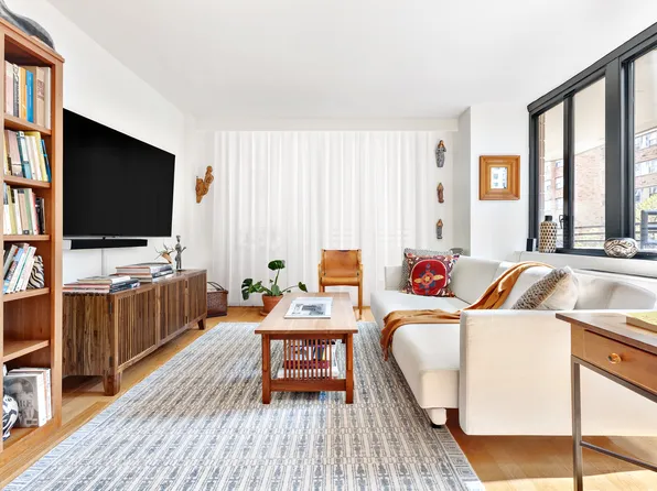 309 East 49th Street image 1 of 8