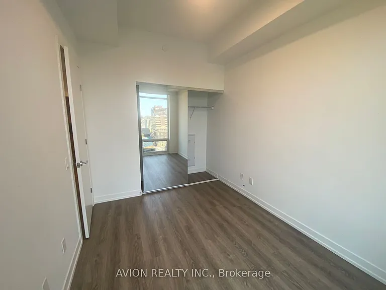 771 Yonge St #1205 — Photo 11