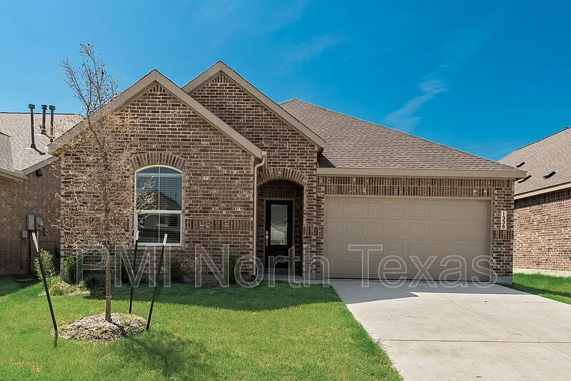 4 bed, 2.0 bath, 2083 sqft, $2,550 — Photo 4