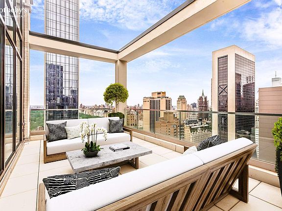 4th image of 111 W 56th St #Pha